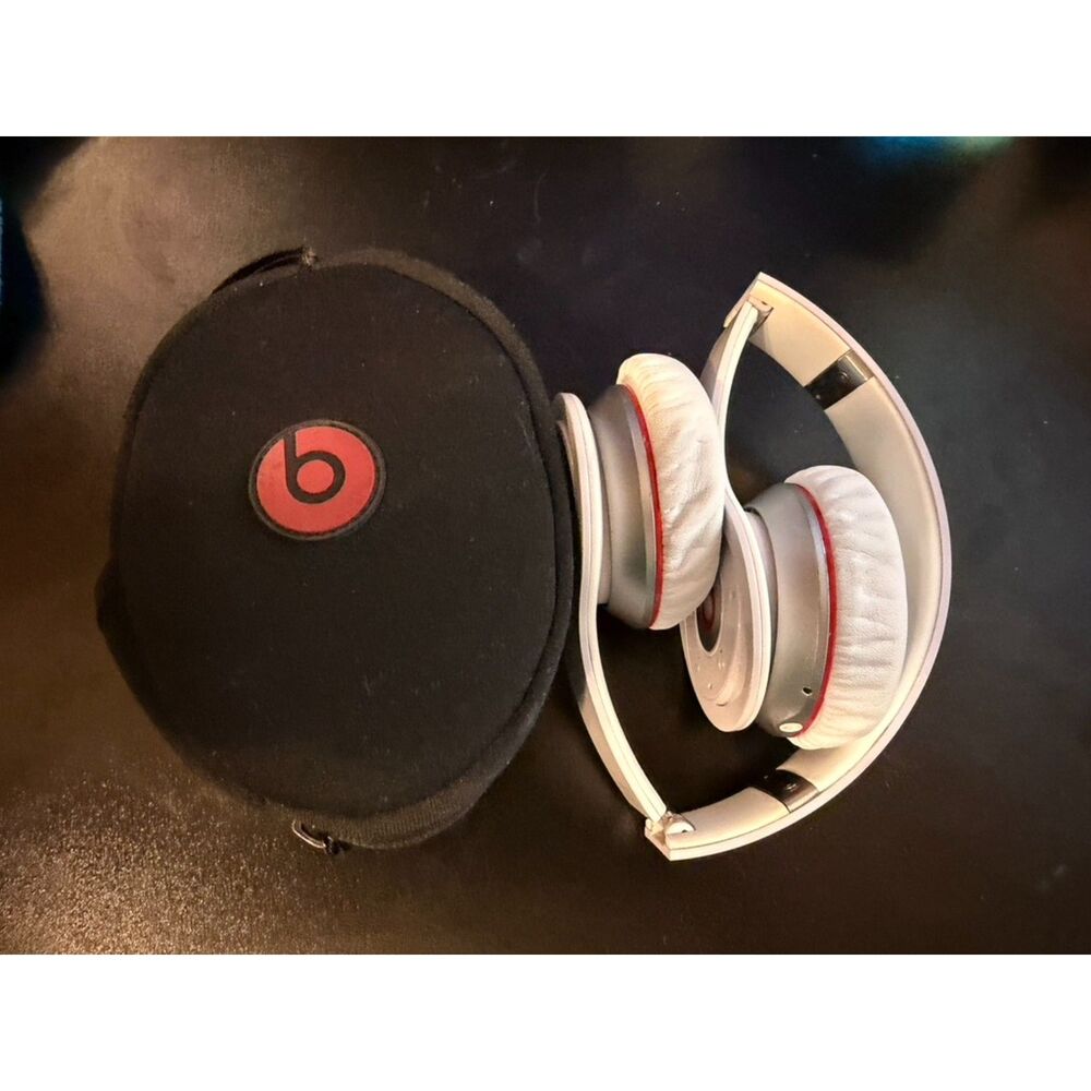 Beats by Dr. Dre Wireless B1000 - White Headphones w/ Case